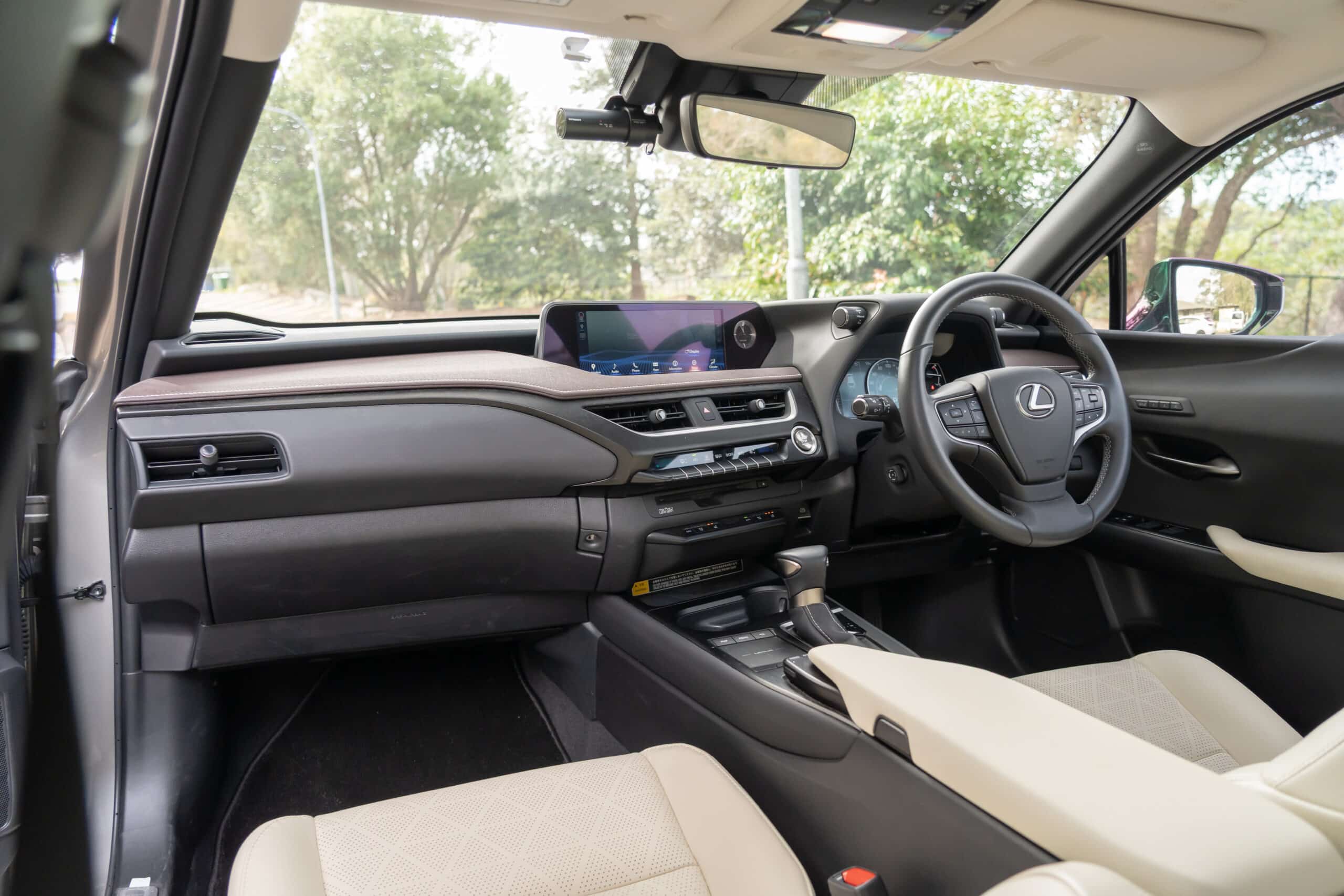Lexus UX-21