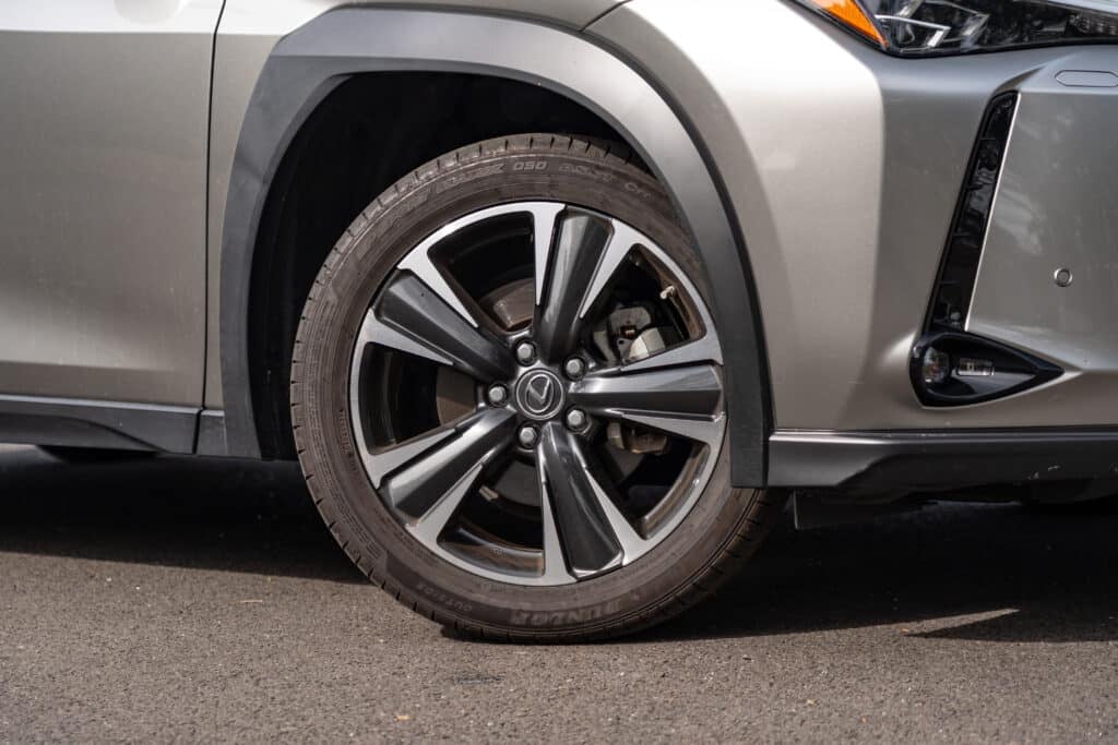 Lexus UX-5