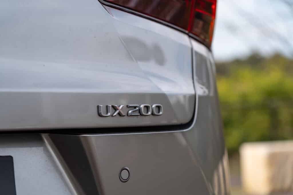 Lexus UX-8