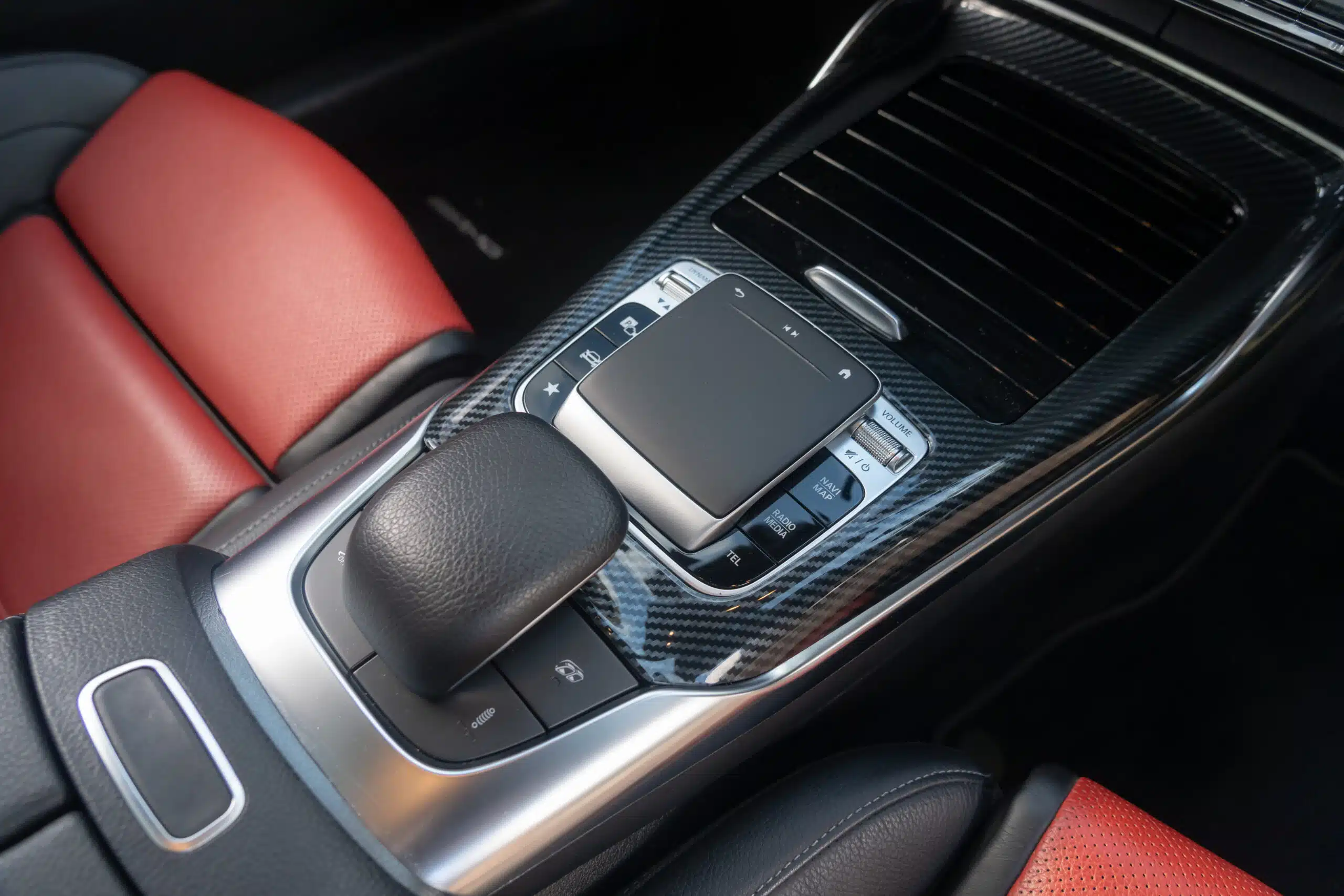 Mercedes-AMG CLA45S-31