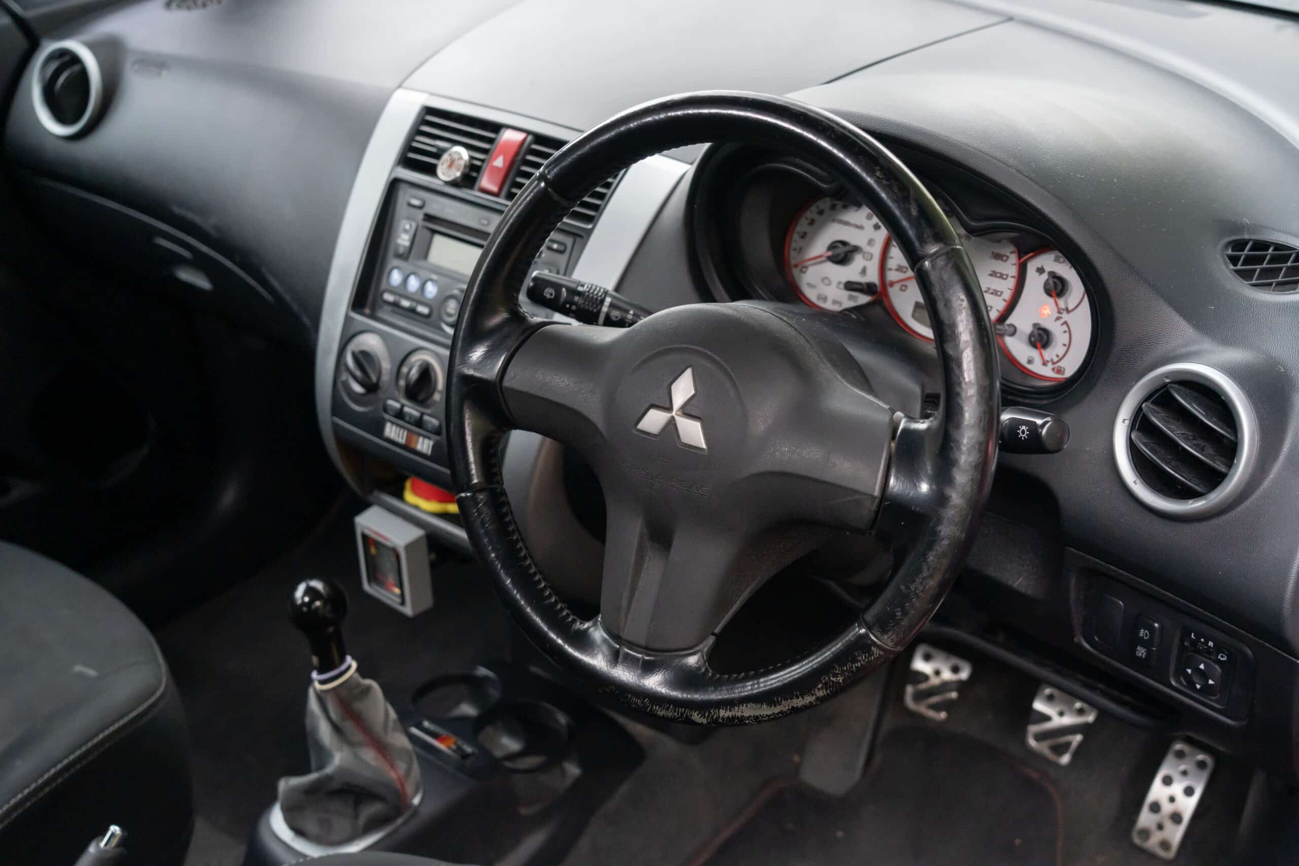 Mitsubishi Colt Ralliart-16