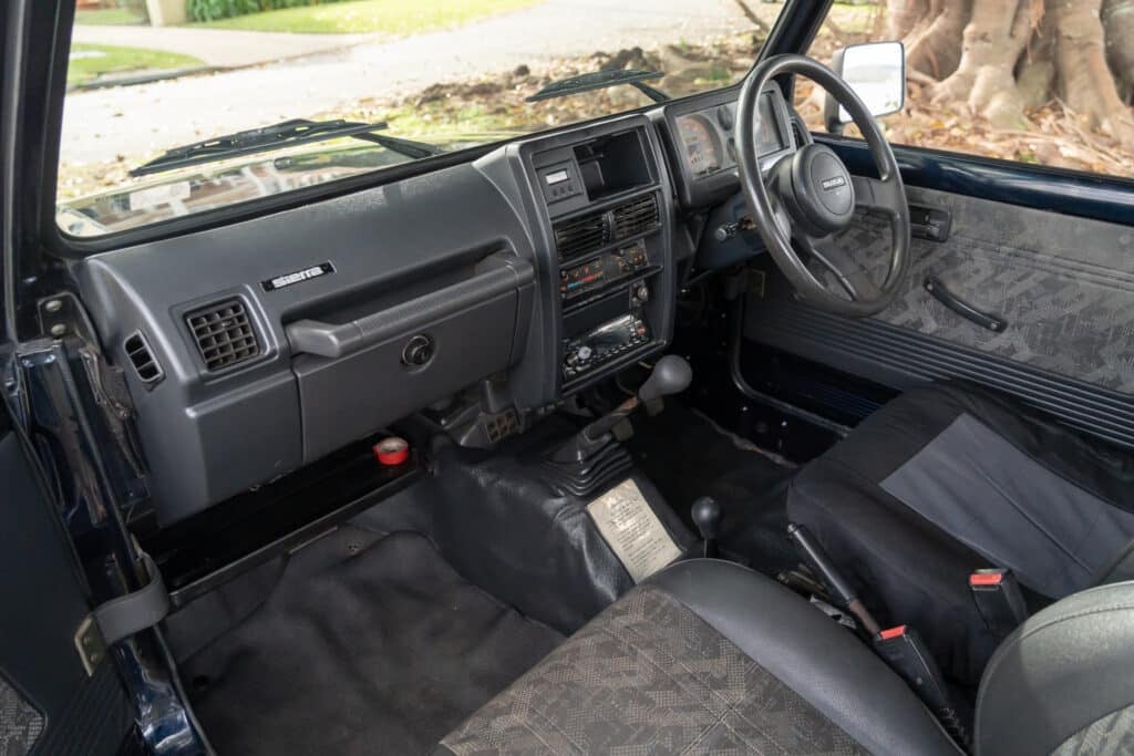 Suzuki Sierra-16