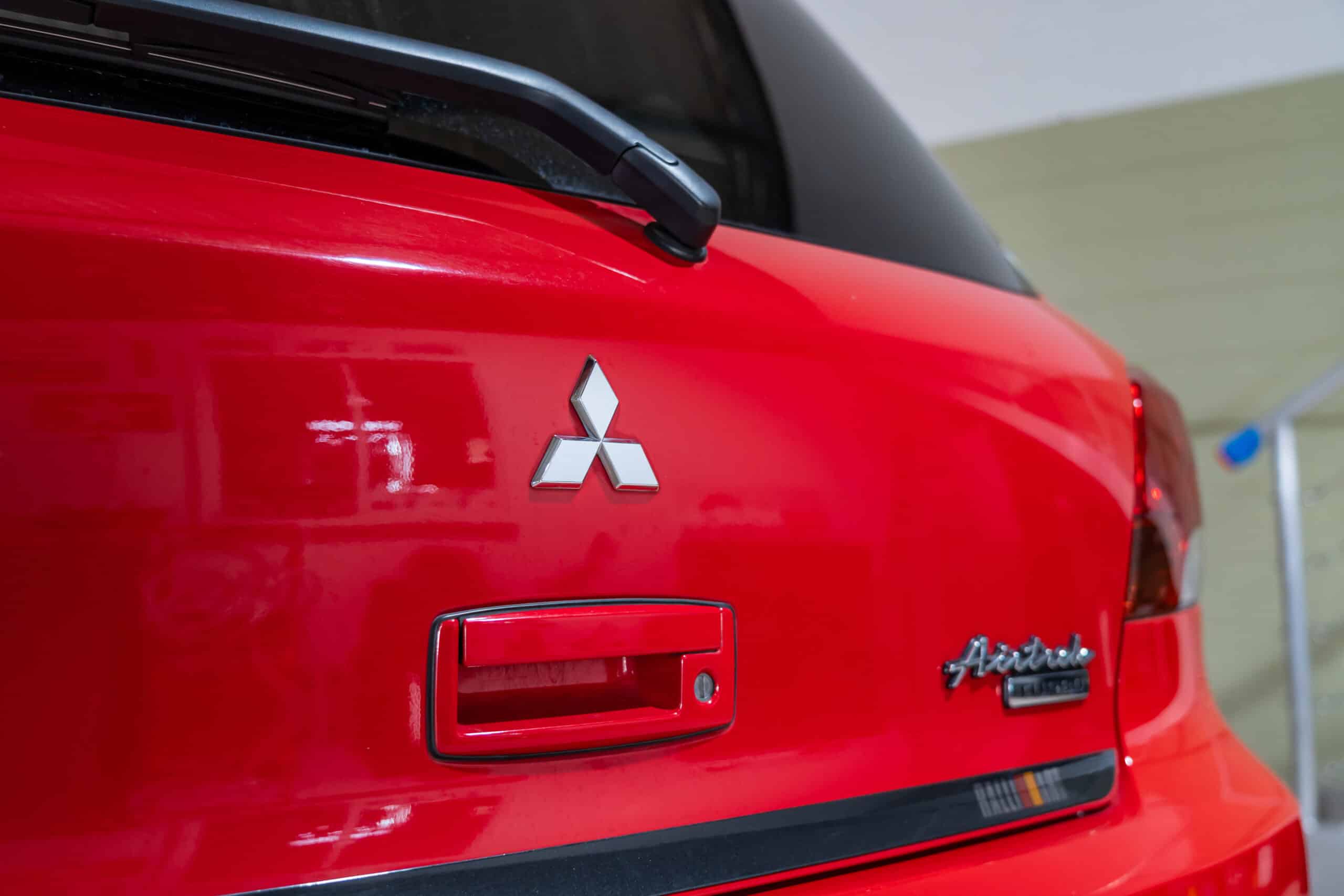 Mitsubishi Airtrek-8