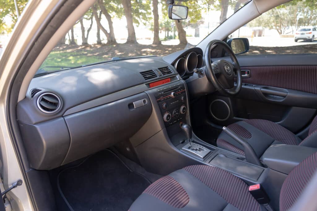 Mazda 3 SP23-17