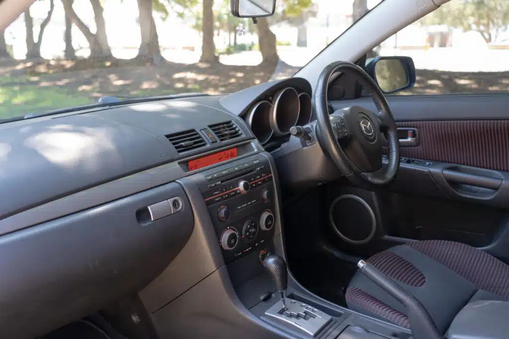 Mazda 3 SP23-18