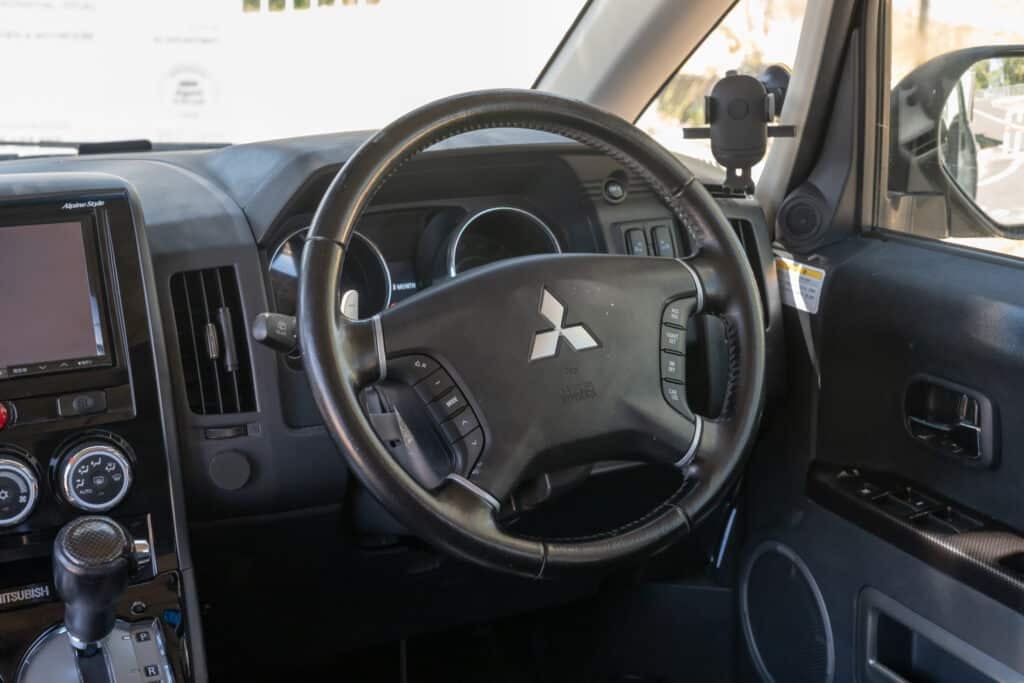 Mitsubishi Delica-13