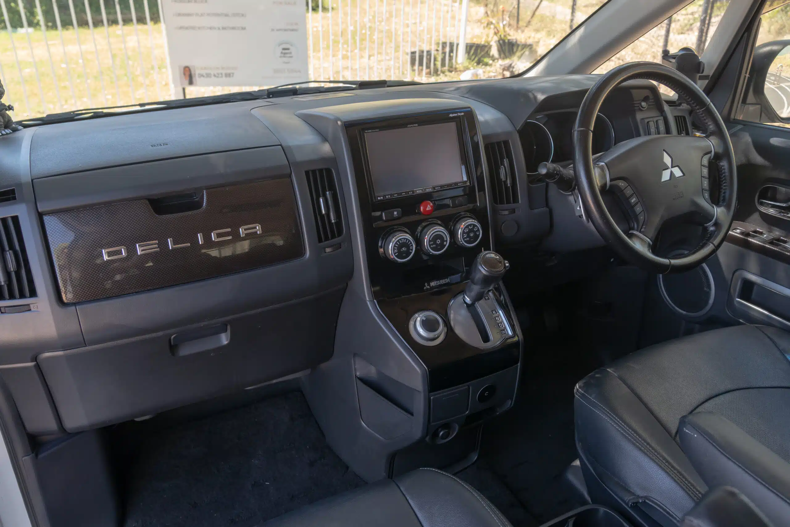 Mitsubishi Delica-16