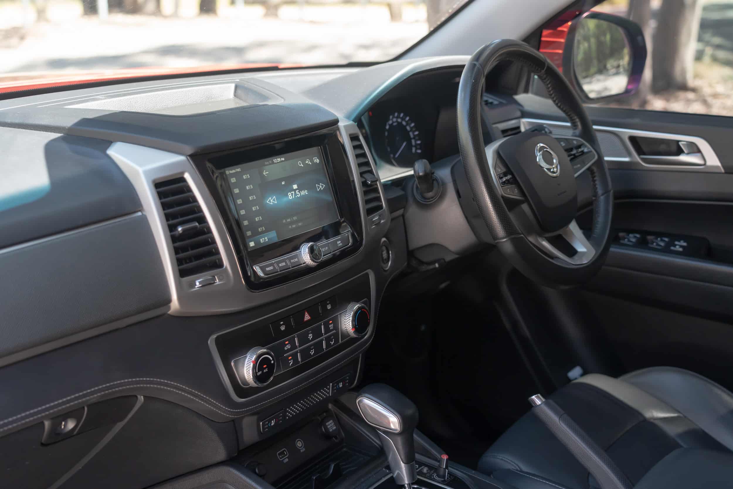 SsangYong Musso-12