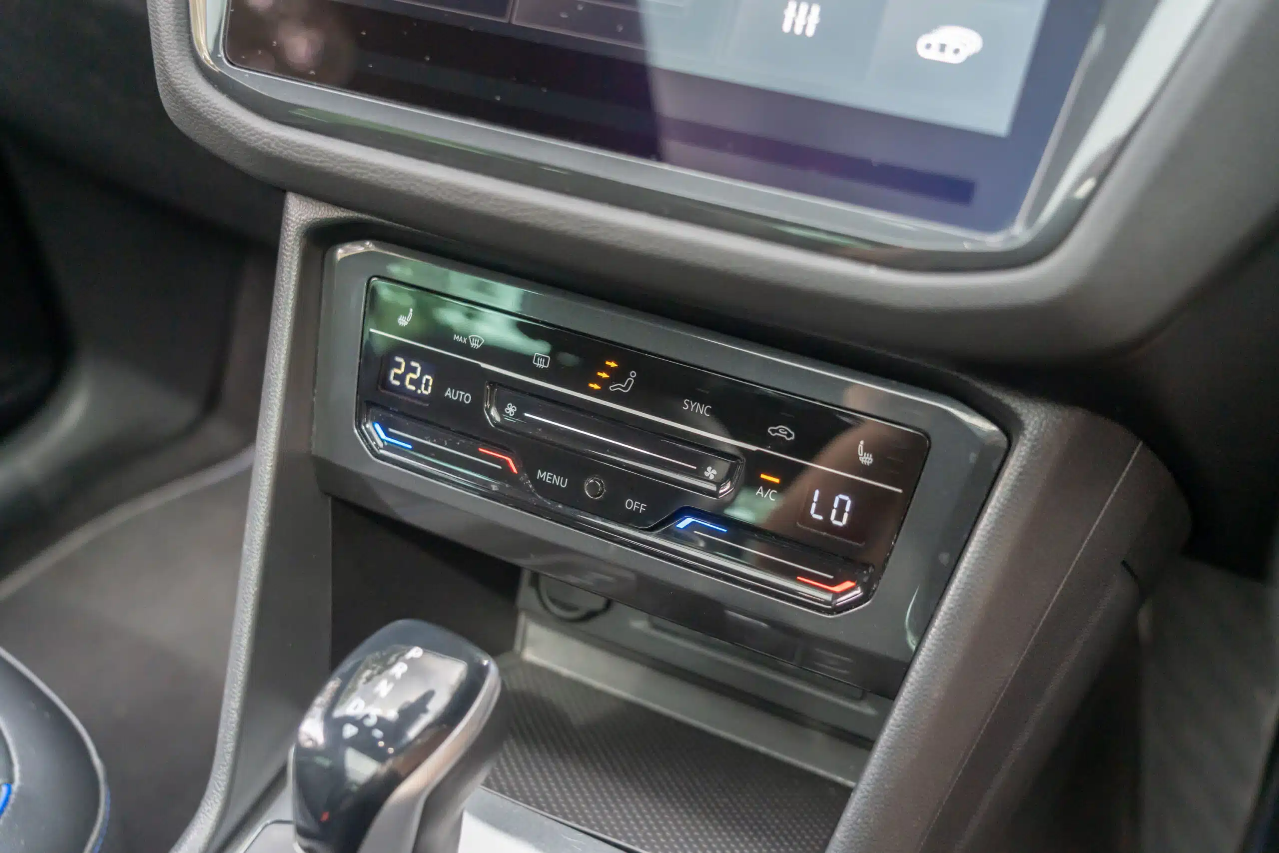 Volkswagen Tiguan (2nd-gen)-11