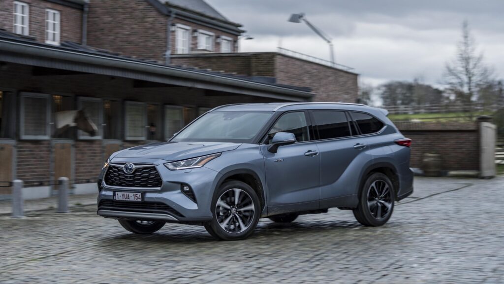 Toyota Kluger recalled over seat safety concerns