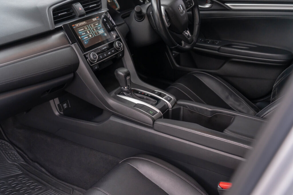 Car Image 16