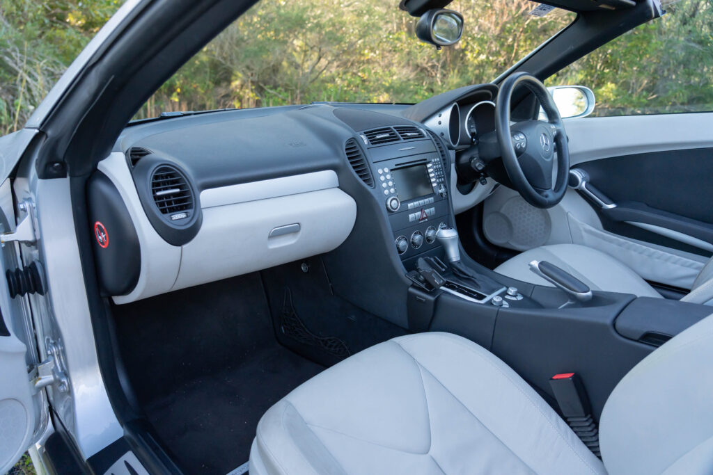 Car Image 16