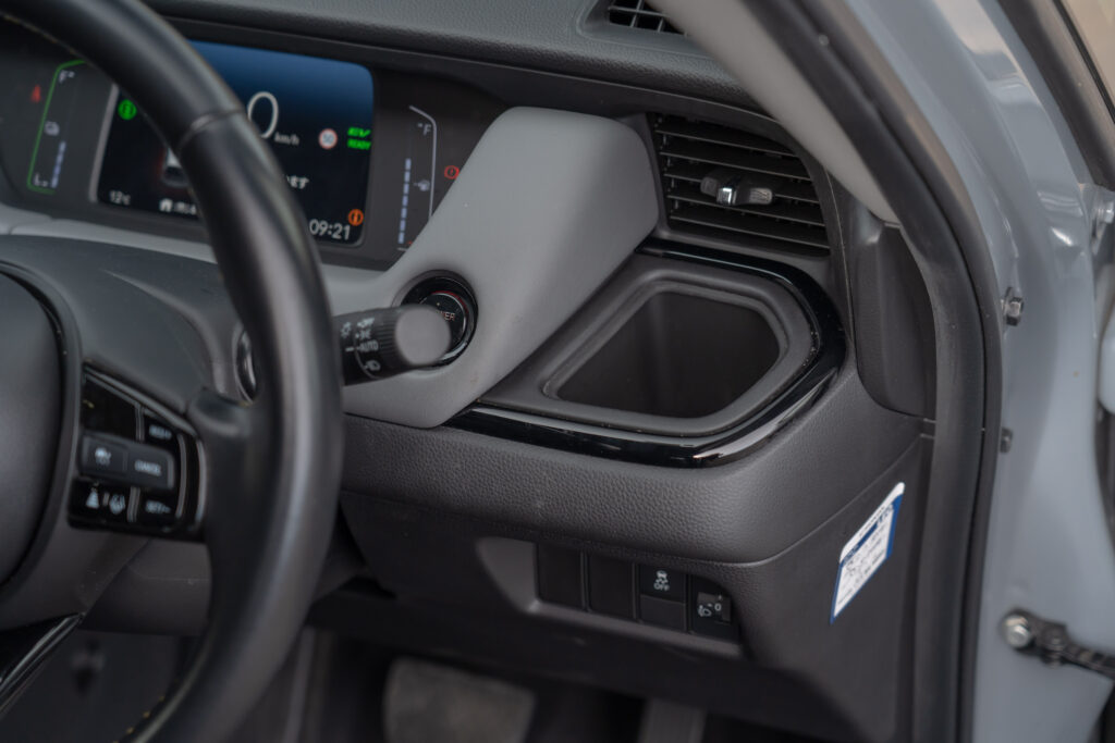 Car Image 16